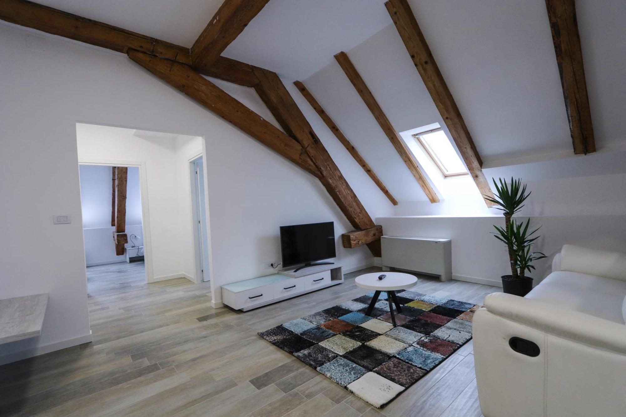 Palatul Lugoj Apartment Bagian luar foto